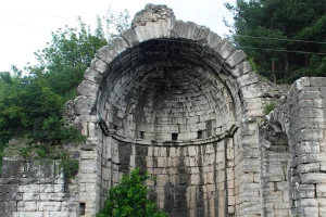 Historical Places to Travel- Justinianos Bridge